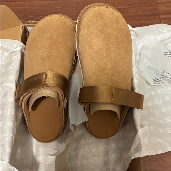 NWT UGG Goldenstar Clogs - Picture 6 of 8